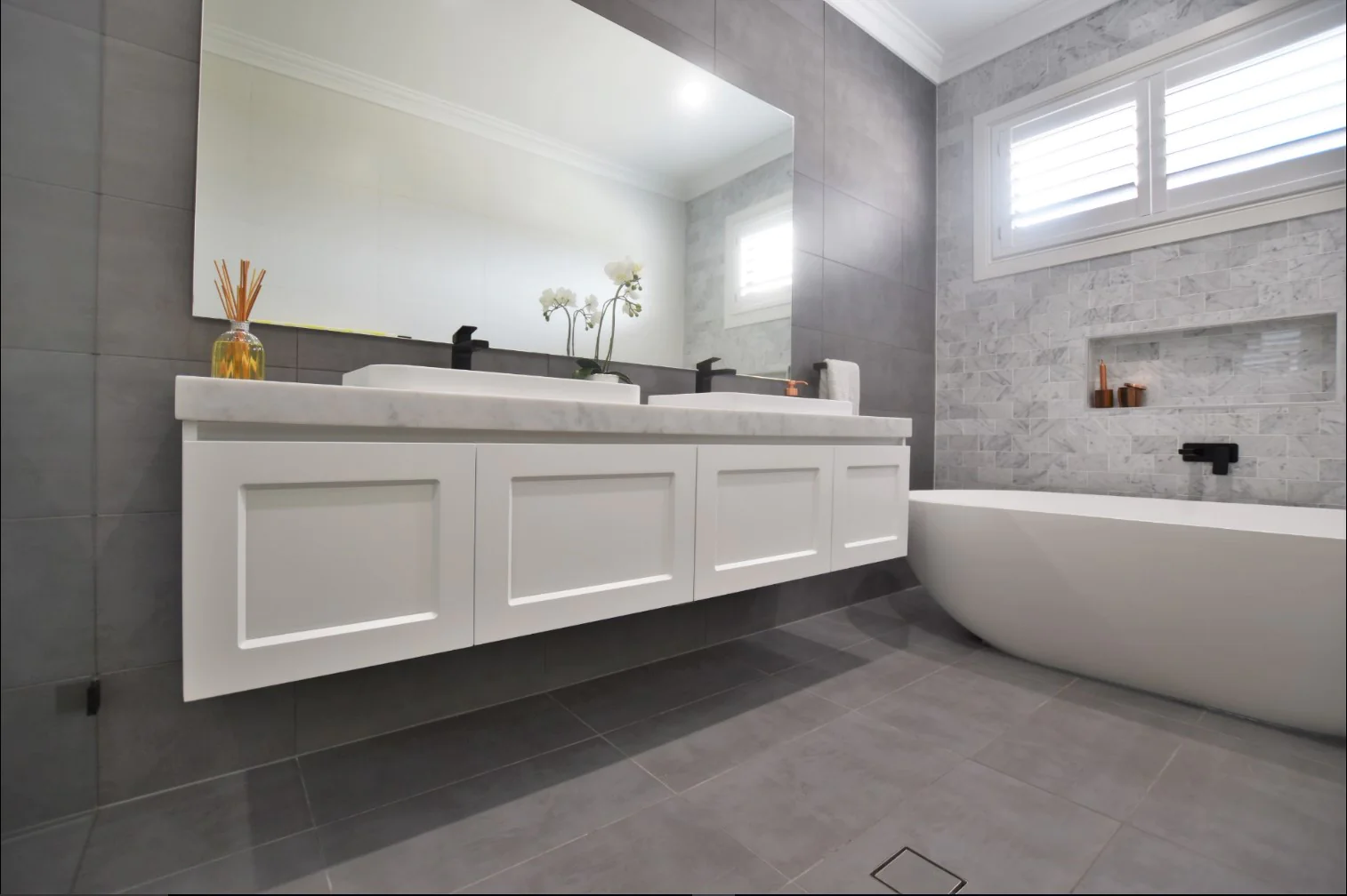 The Benefits of Integrating Inset Basins into Contemporary Bathroom Designs